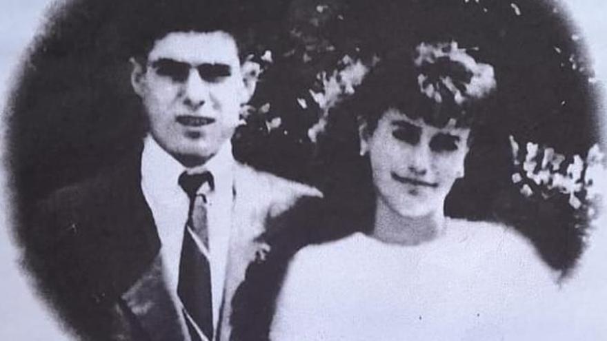 La única foto que Josefa guarda de su madre, el día de la boda con su padre.