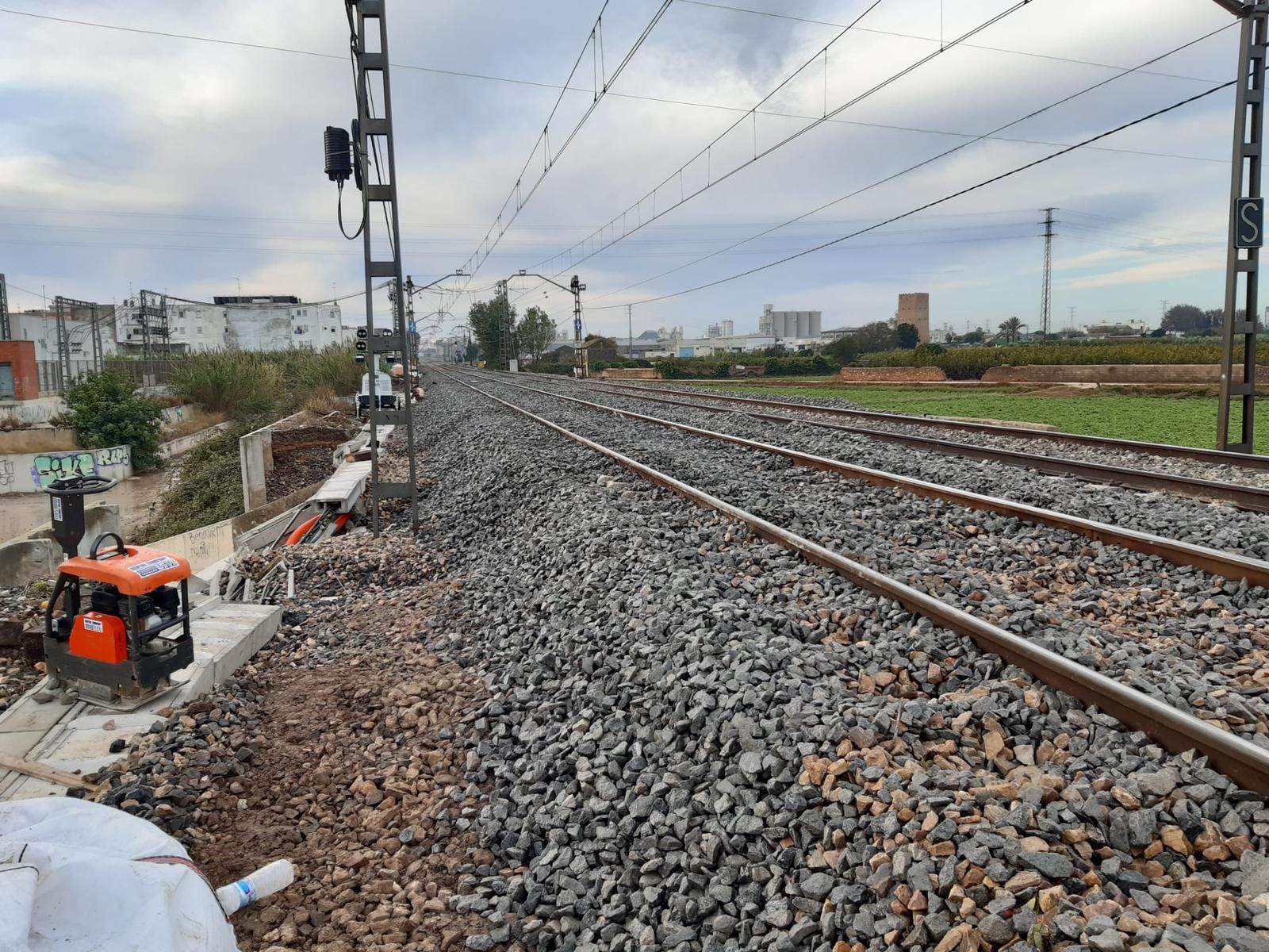 Adif restablece el tráfico ferroviario por ambas vías entre Silla y Benifaió