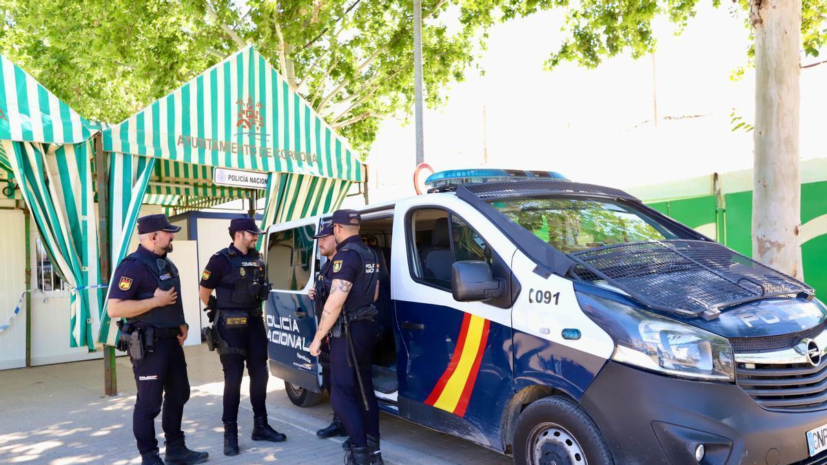 Agentes de la Policía Nacional en la Feria de Córdoba 2026.