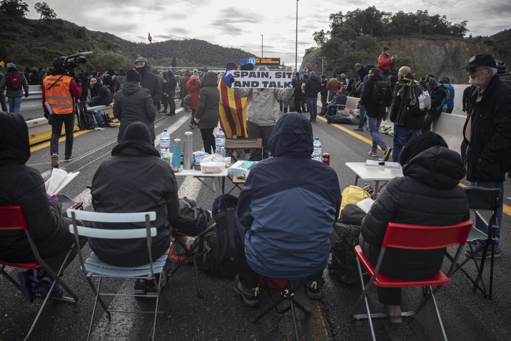 Una acció del Tsunami Democràtic talla l'AP-7 a la Jonquera