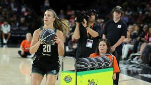 Sabrina Ionescu hace história y bate el récord en un concurso de triples de la WNBA y la NBA