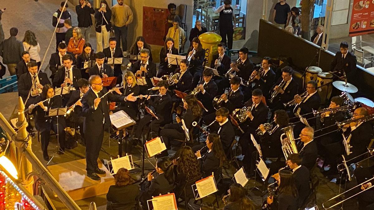 La Sociedad Musical La Esperanza ha amenizado el Baile del Farol.