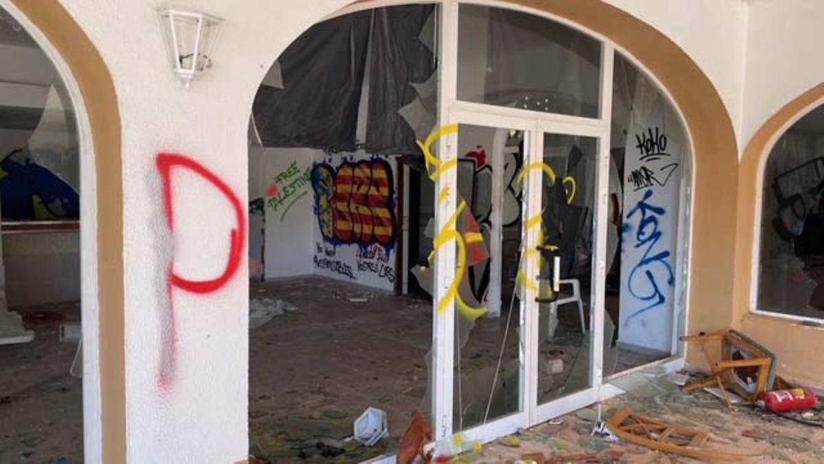 Los vecinos de Allà Dins denuncian la peligrosidad del hotel abandonado