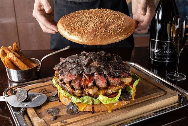 Burger gigante Grand Hyatt Tokio