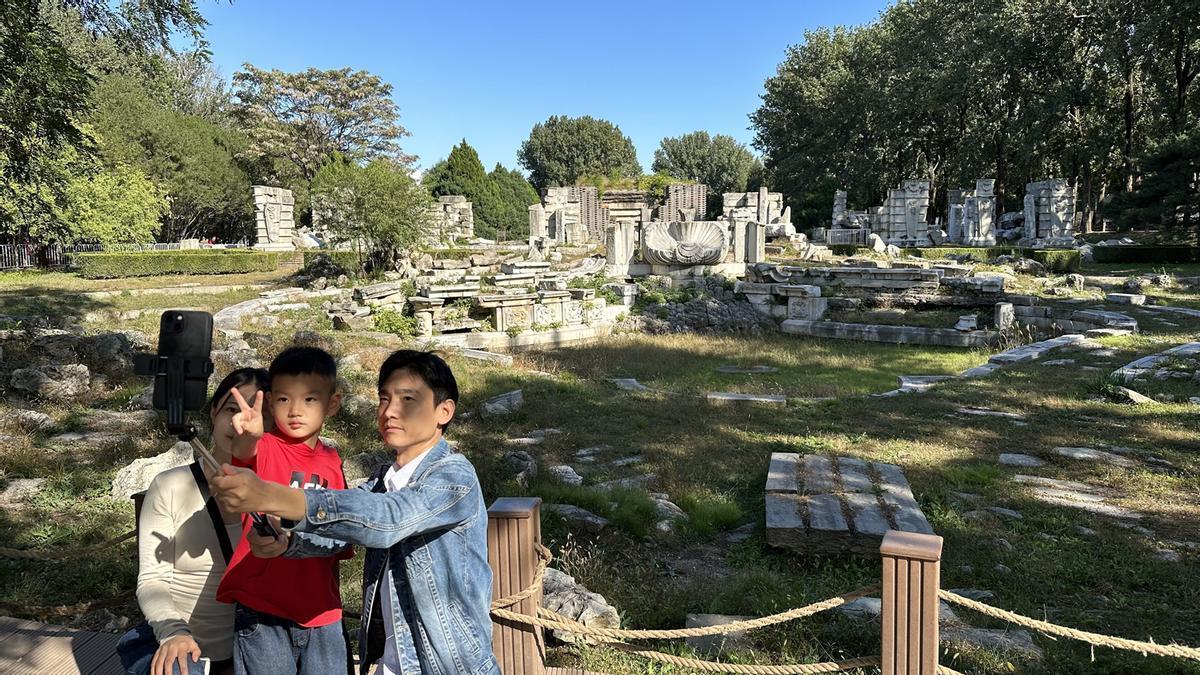 Un selfie ante las ruinas del palacio de Verano.