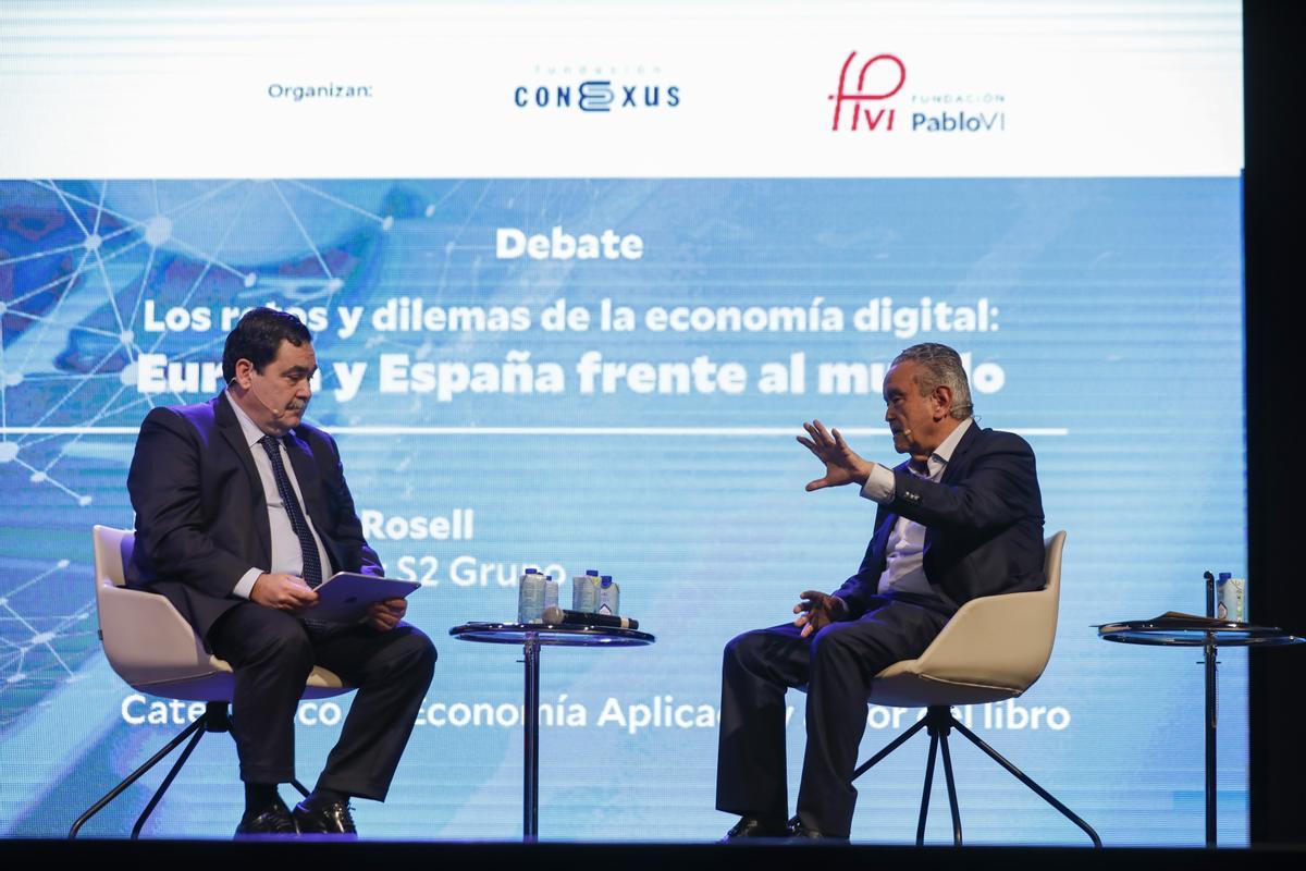 José Miguel Rosell conversa con Andrés Pedreño.