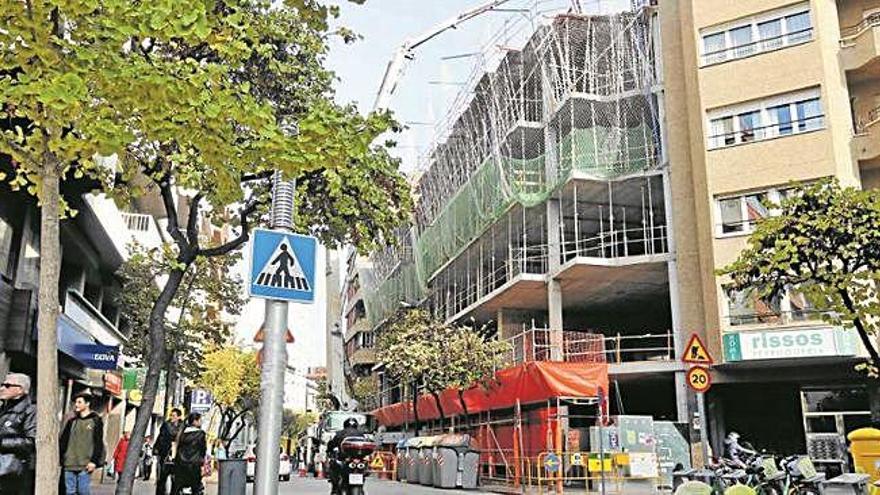 Bloc de pisos en construcció al carrer Joan Maragall, en una imatge d&#039;arxiu.