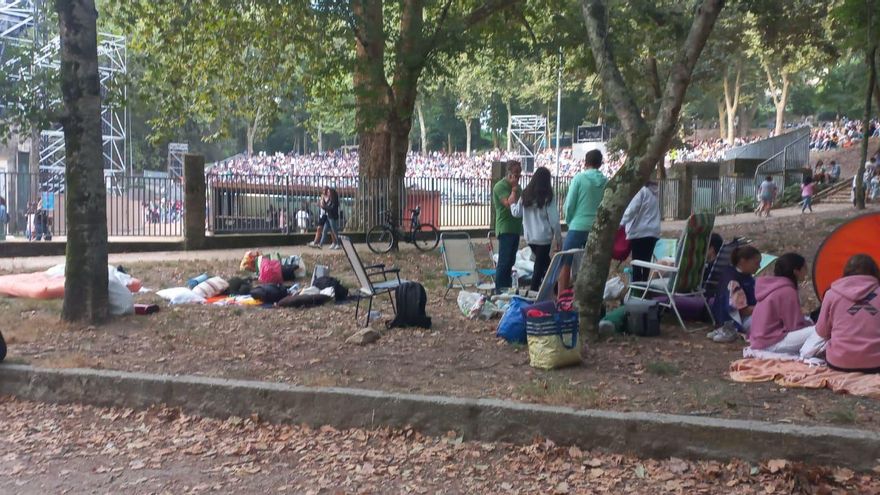 Acampadas para el concierto de Trueno en Castrelos... mientras suena Gente de Zona