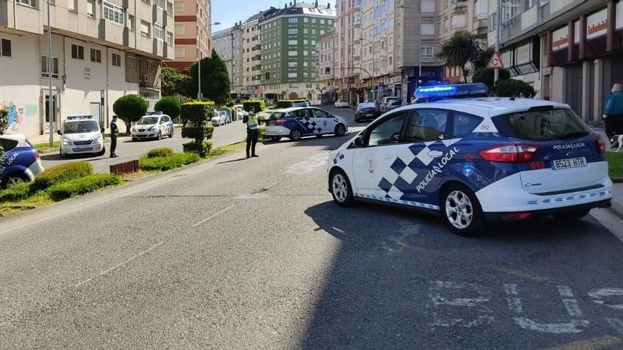 Aparca borracho en una plaza de la Policía mientras le observaban varios agentes