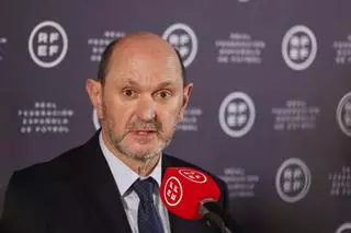 Louzán: "Espero que Florentino recapacite, todos han condenado la actuación del Madrid"