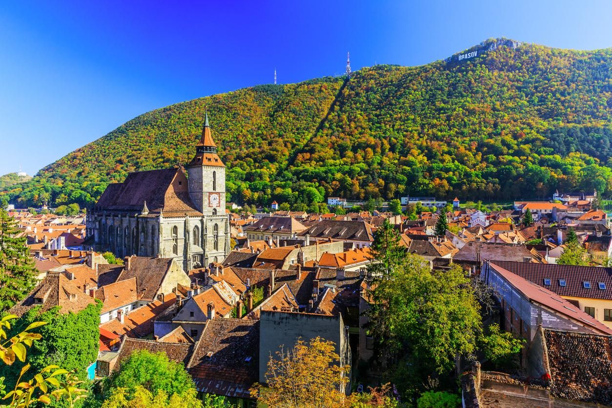 La ciudad rumana de Brasov se encuentra rodeada por los Cárpatos.