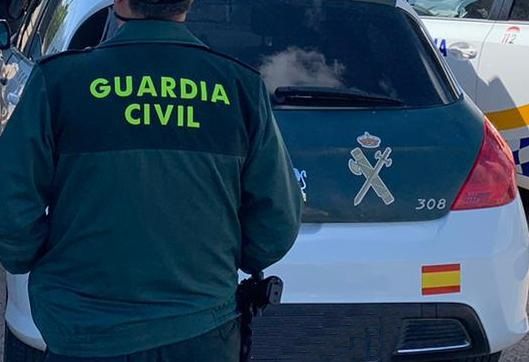 Un agente de la Guardia Civil