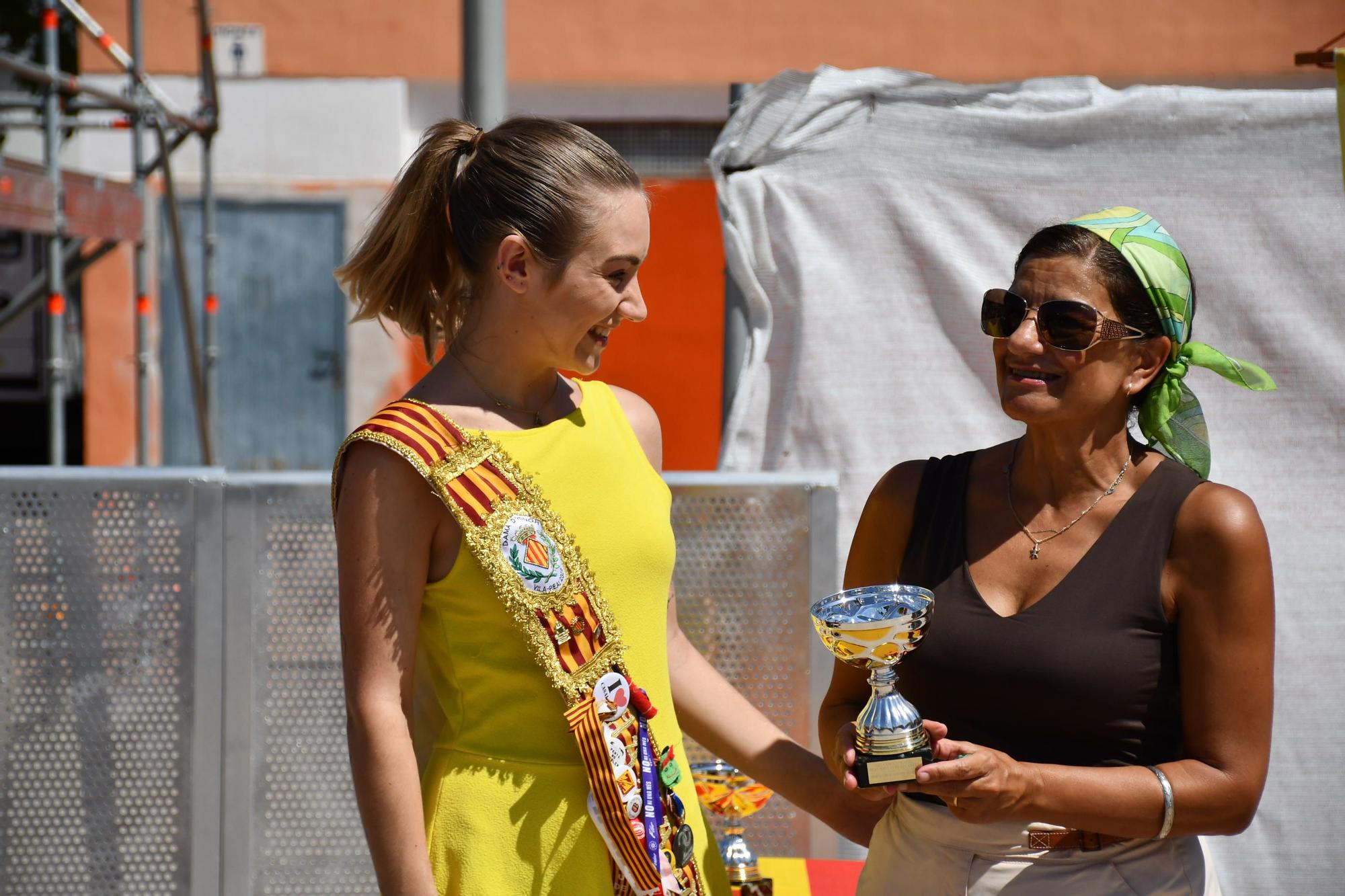 Imágenes de una intensa mañana de domingo en las fiestas de Vila-real