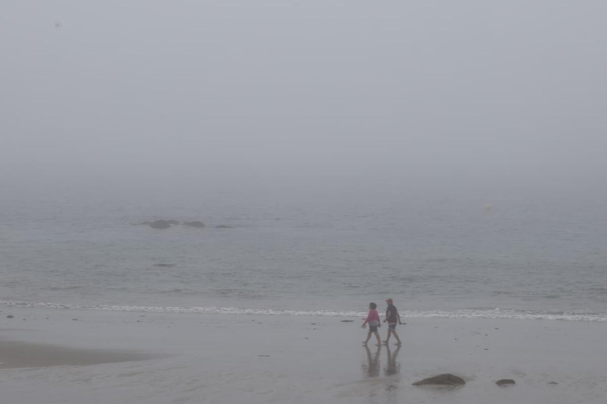 Samil se cubre de niebla después de un fin de semana de lleno absoluto