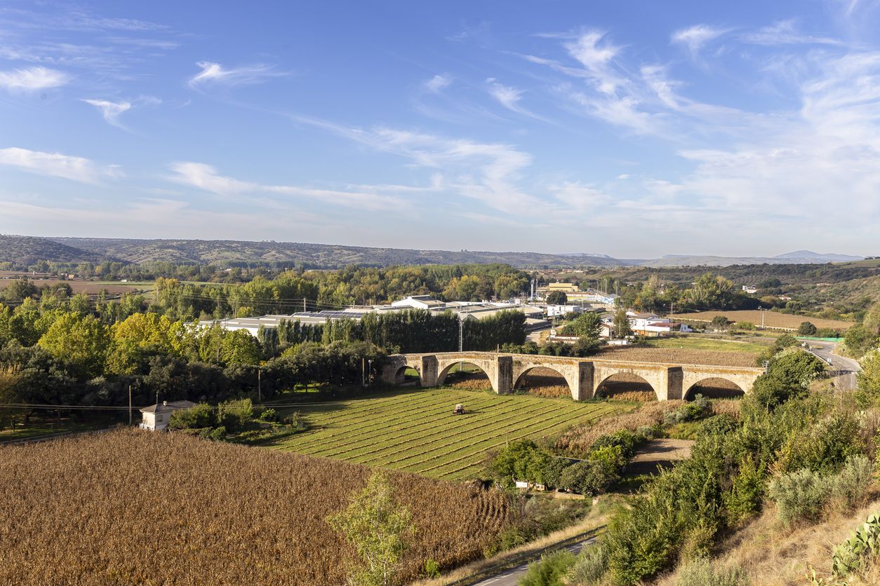 Vista aérea del paisaje de drones en Coria, Extremadura, España.