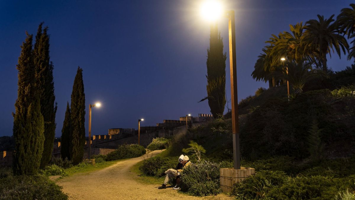 La Alcazaba de Badajoz estrena farolas solares