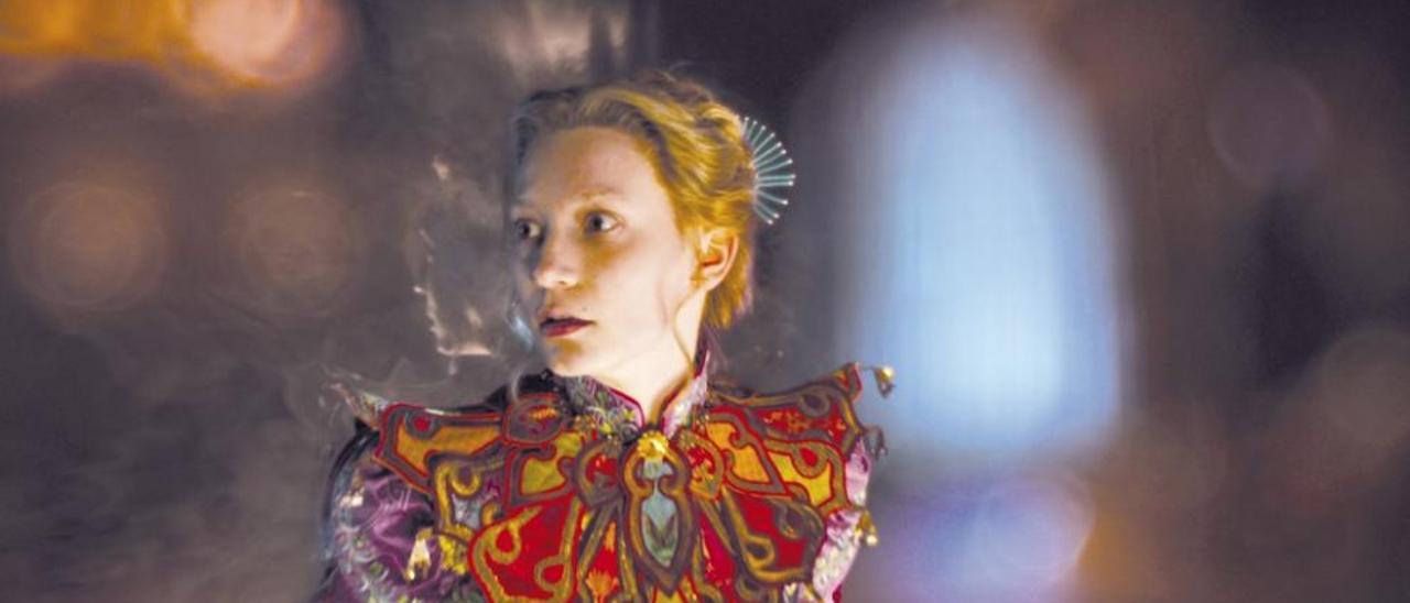 Mia Wasikowska protagoniza &quot;Alicia a través del espejo&quot;. // The Walt Disney Company