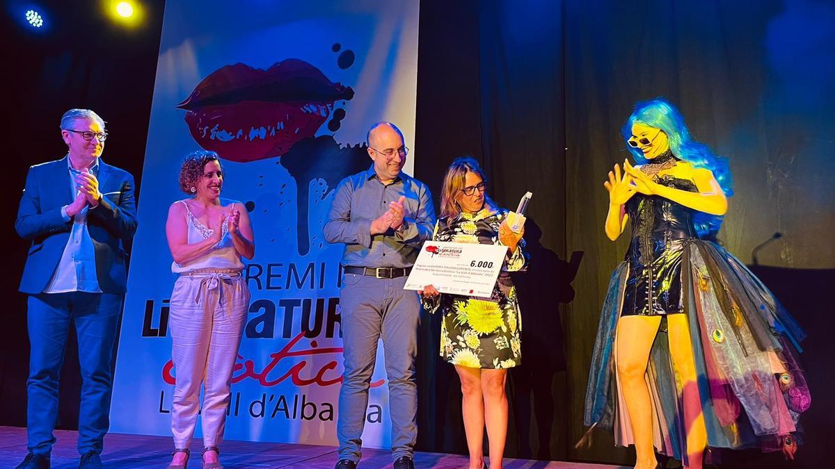 Entrega del premi de Literatura Eròtica a Lourdes Toledo