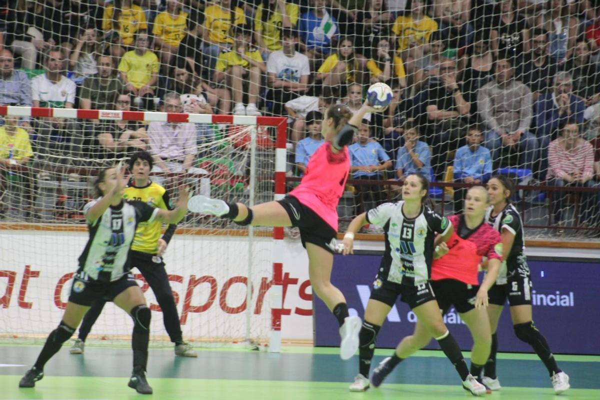 El Elche gana la primera batalla de la final de la Liga Guerreras Iberdrola.