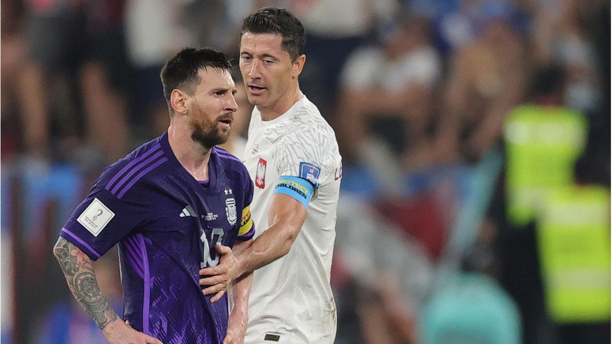 Messi, junto a Lewandowski durante el Mundial