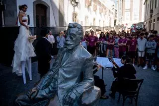Santa Cruz de Tenerife recuerda a Ángel Guimerá en el 179º aniversario de su nacimiento