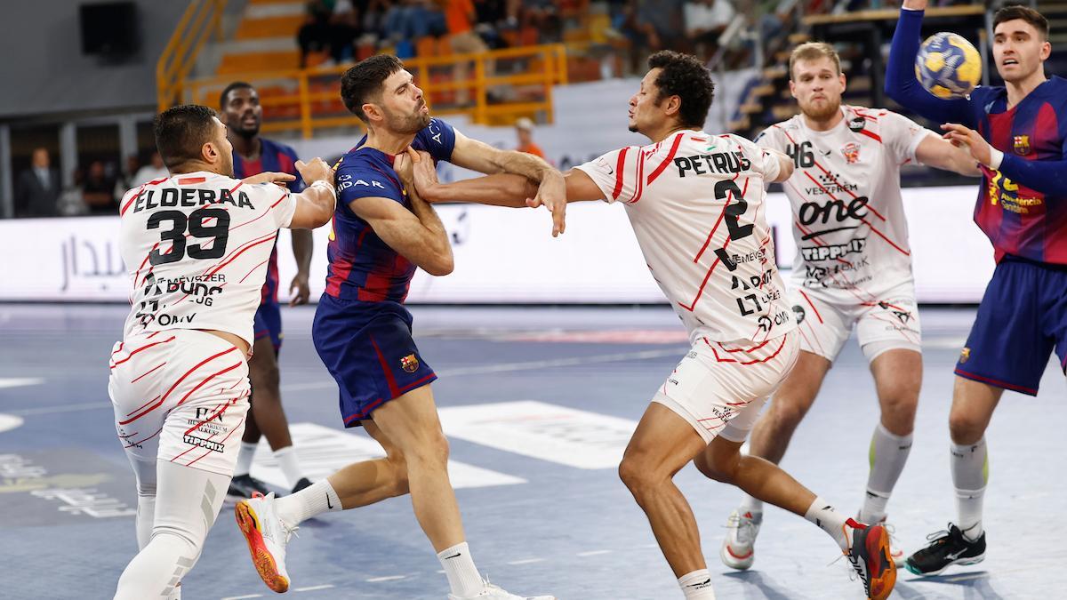 Blaz Janc, contra las 'torres' del Veszprém