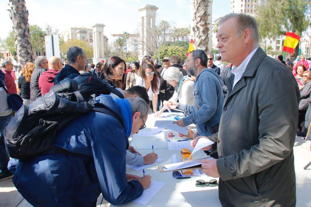 Concentración en contra del rascacielos del Puerto