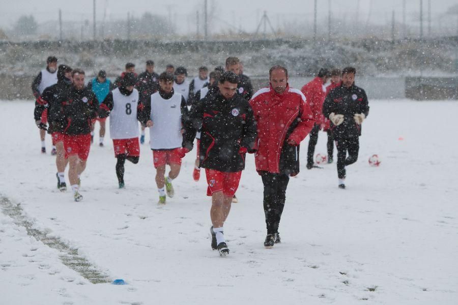 El "blanco" entrenamiento de Castilla y León