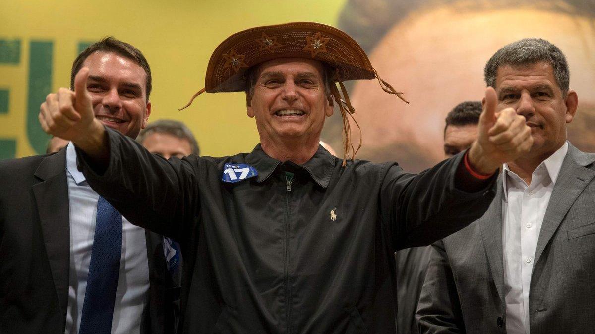 Bolsonaro aumenta su intención de voto y rechaza debatir en TV con Haddad