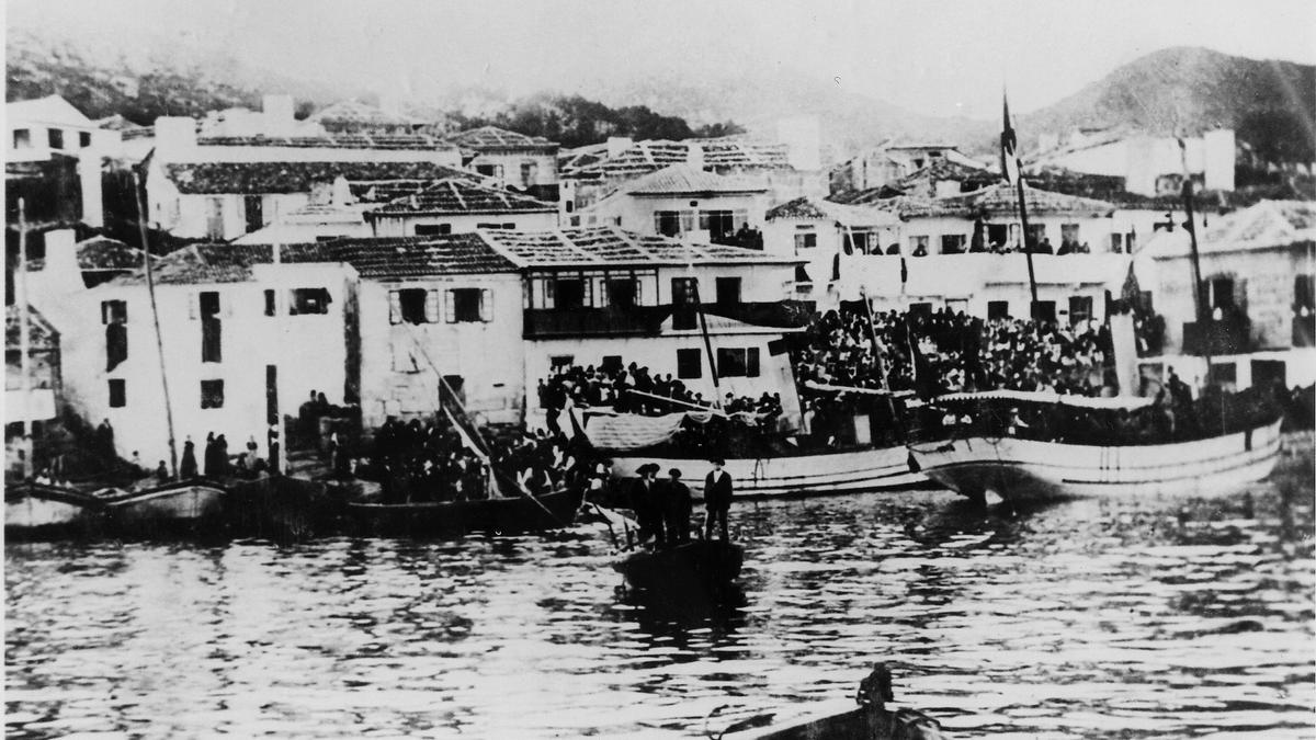 Unha imaxe de Cangas a principios do século pasado.