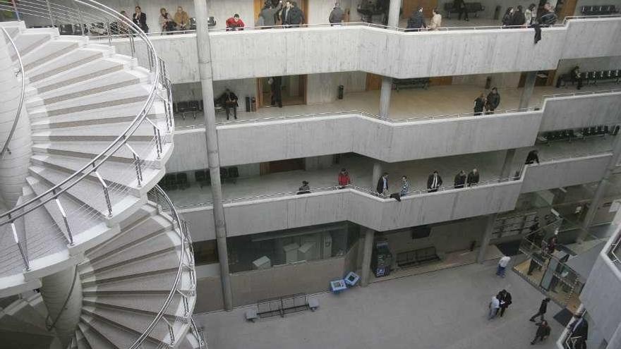 Vista interior del edificio de Nuevos Juzgados, en A Coruña.