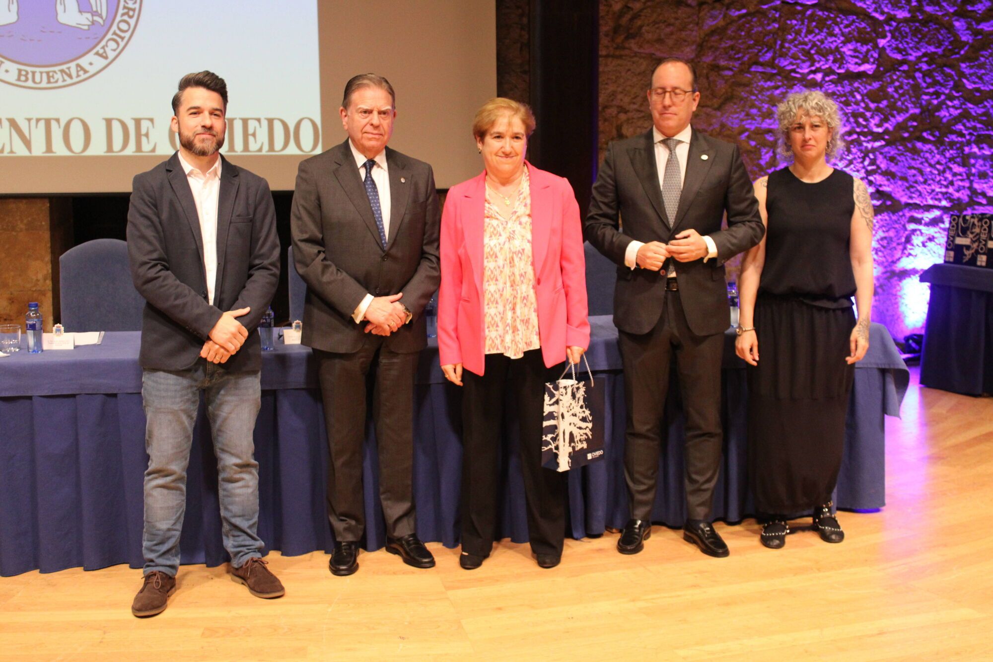 Acto institucional Santa Rita Hora: 11:00 Lugar: Oviedo, Sala de Cámara del Auditorio Príncipe Felipe Descripción: Homenaje a los trabajadores municipales jubilados y a quienes cumplen 25 y 40 años de servicio en el Ayuntamiento.