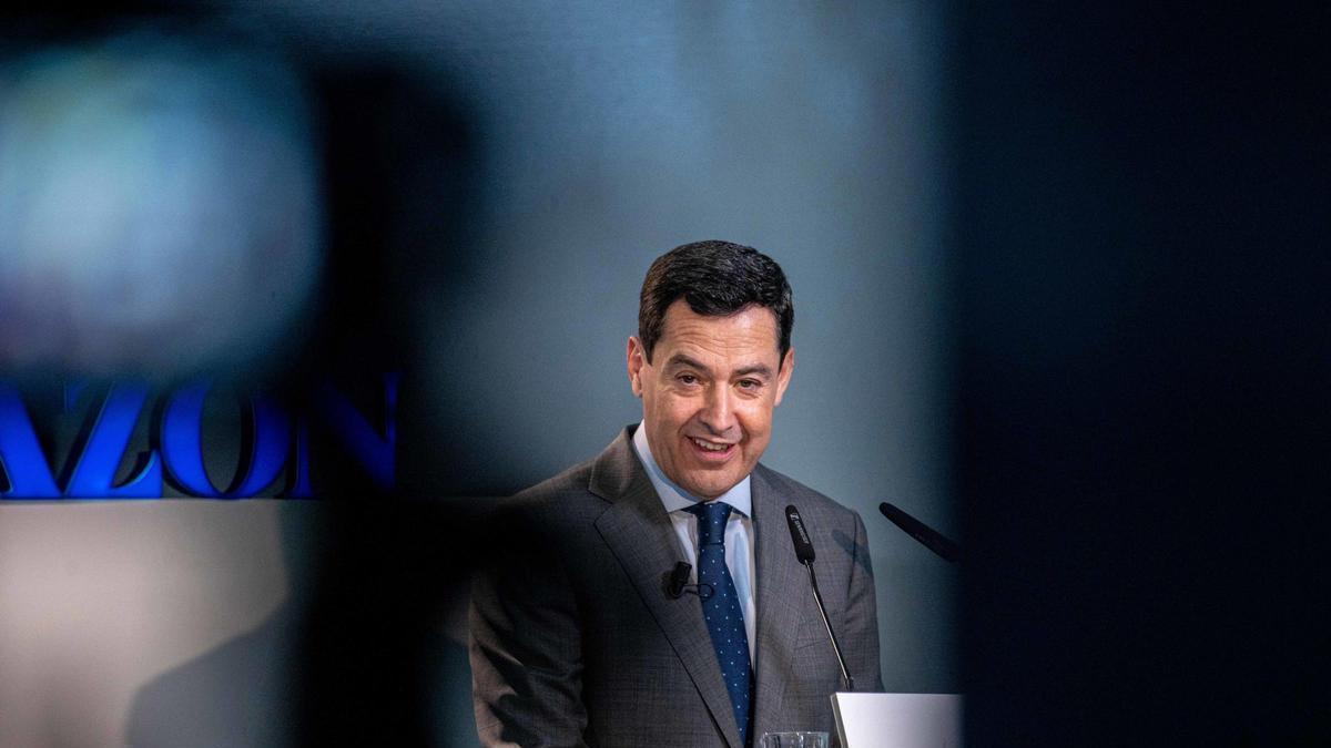 El presidente de la Junta de Andalucía, Juanma Moreno, en un foro periodístico.