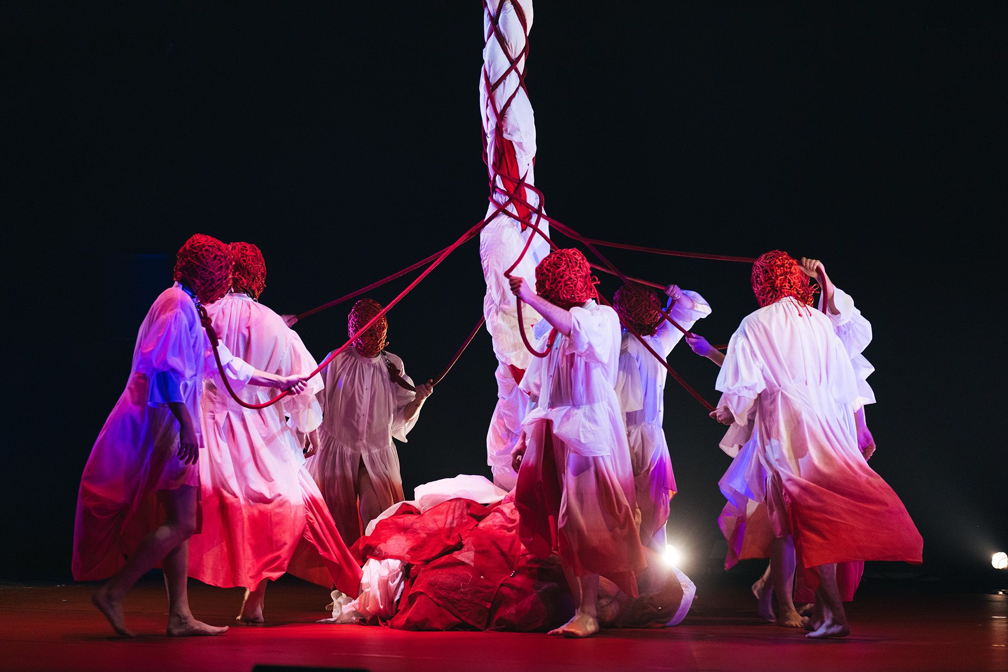 Elenco de bailadores del espectáculo “Ceibe”, de la compañía de danza de Fran Sieira.  Aigi Boga (8).jpg