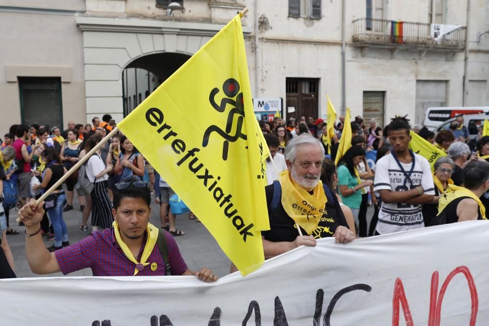 Caravana Obrim Fronteres a Salt