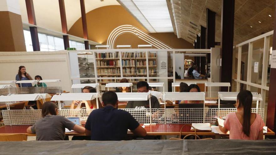 Avilés, cantera de superlectores: crecen los usuarios y préstamos de bibliotecas