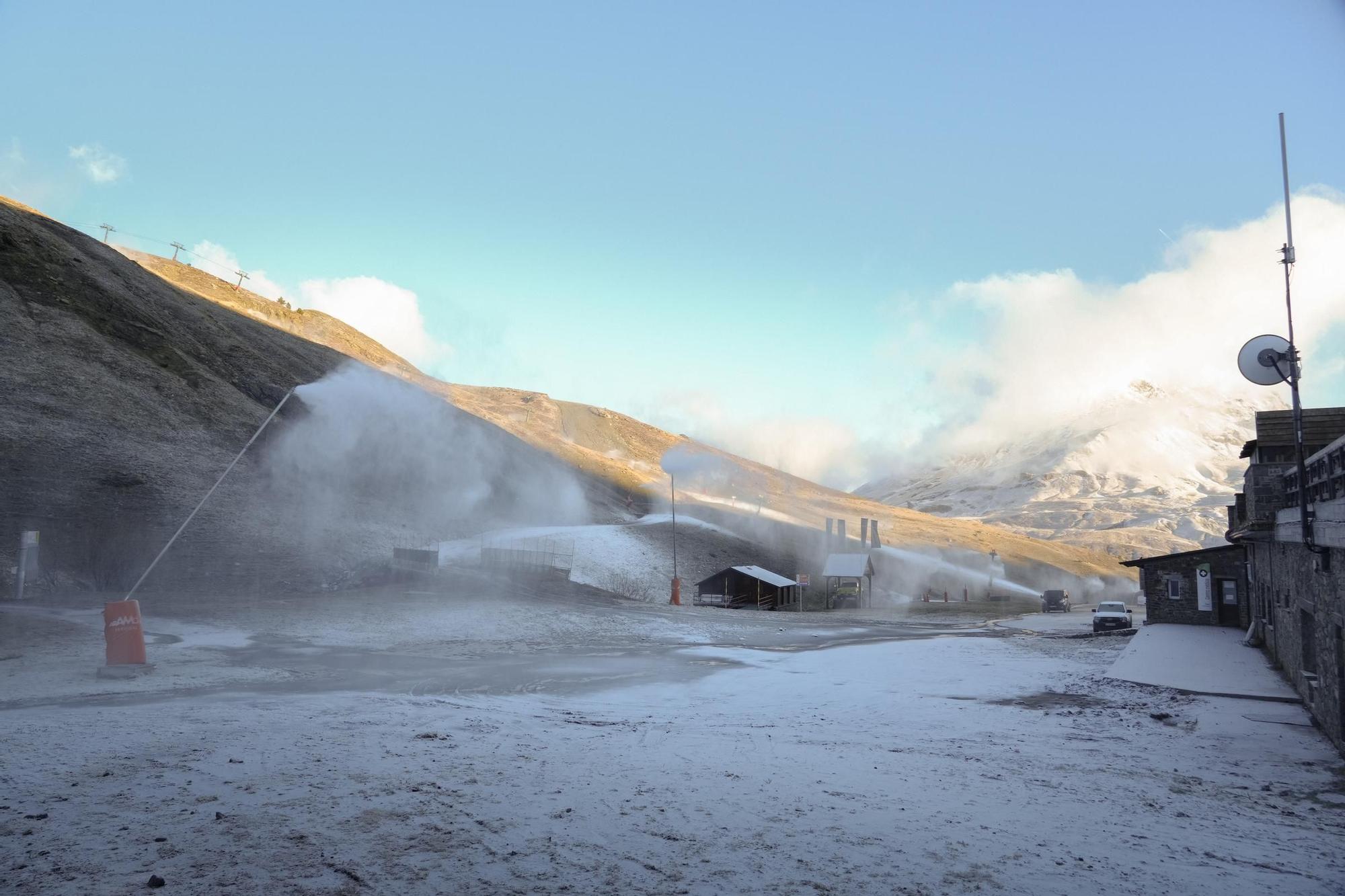 Aramón prueba sus nuevos cañones de nieve en Formigal y Panticosa