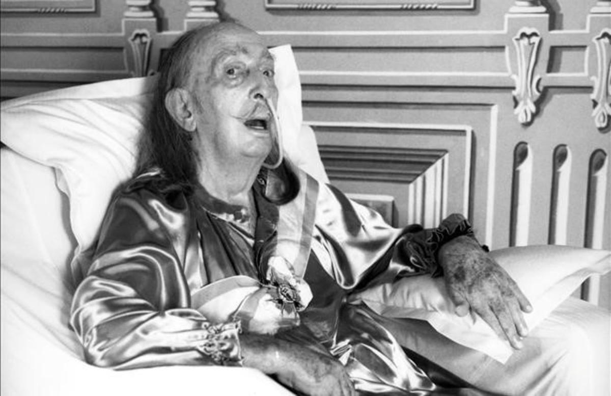 SALVADOR DALI EN SU CASA DE FIGUERES POCO ANTES DE MORIR EN 1987