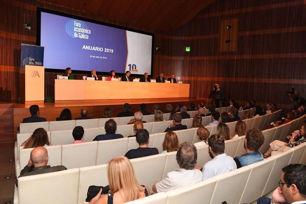 La ministra de Hacienda, Maria Jesús Montero, preside la presentación del 'Anuario 2019' del Foro Económico de Galicia.