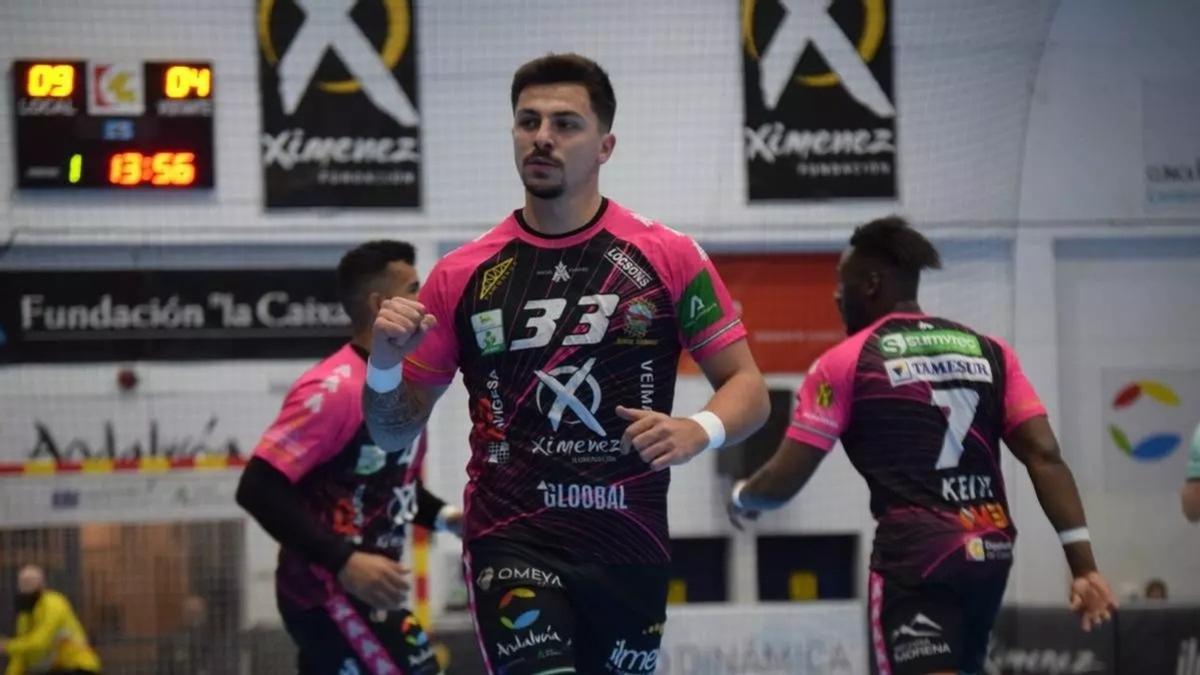 Gonzalo Ribeiro celebra una jugada en su anterior etapa en el Ángel Ximénez.