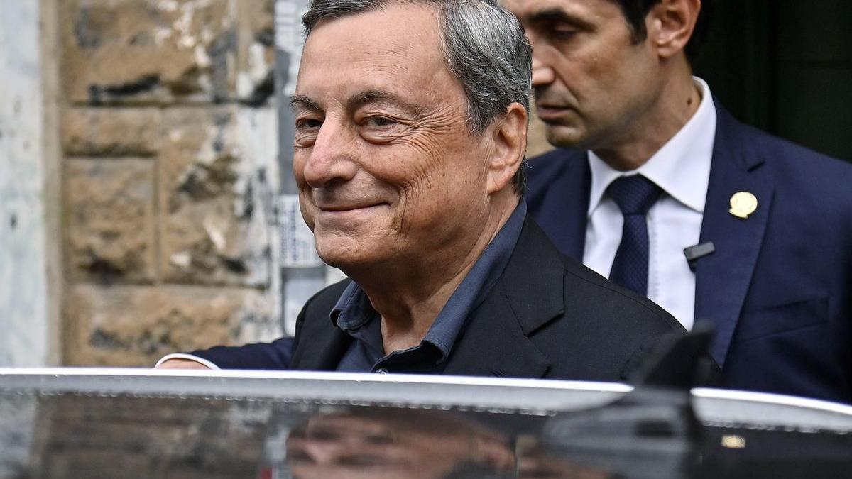 El primer ministro saliente, Mario Draghi, tras votar en un colegio electoral de Roma el pasado domingo.