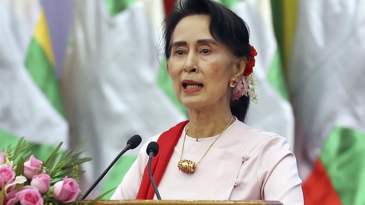 Aung San Suu Kyi, durante un discurso en Naypyitaw (Birmania), el 11 de agosto.