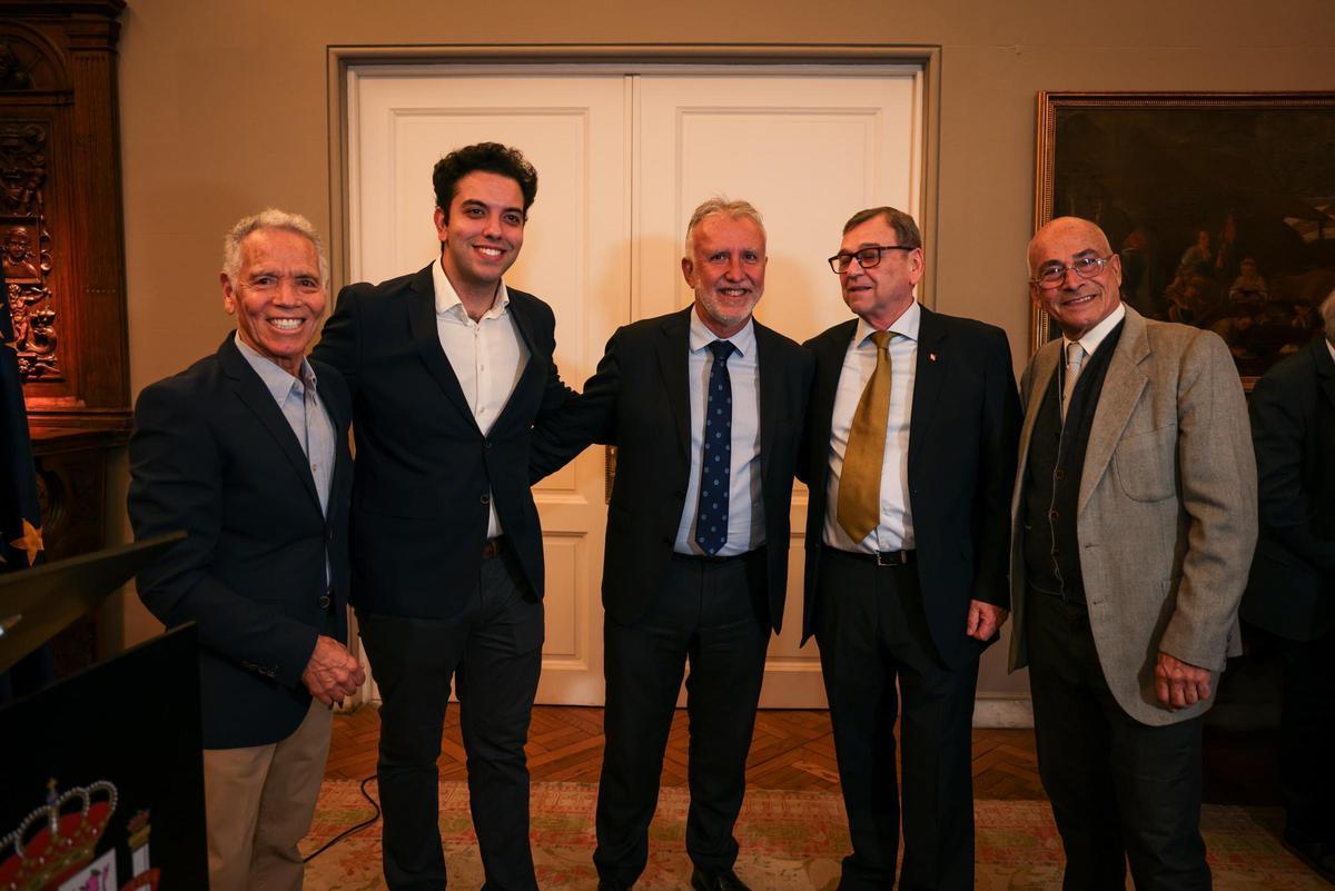 Visita de Ángel Víctor Torres a Montevideo