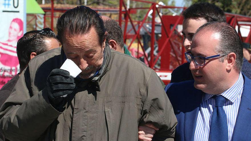 Muñoz, junto a su abogado, el pasado viernes saliendo de la cárcel de Alhaurín.