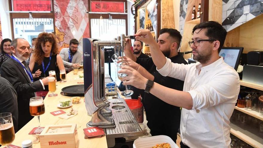 Tiraje de cerveza en el Espacio Mahou