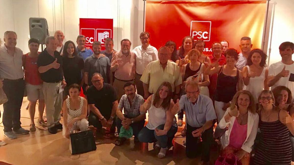 Miembros del PSC de Parets con el candidato Francesc Juzgado.