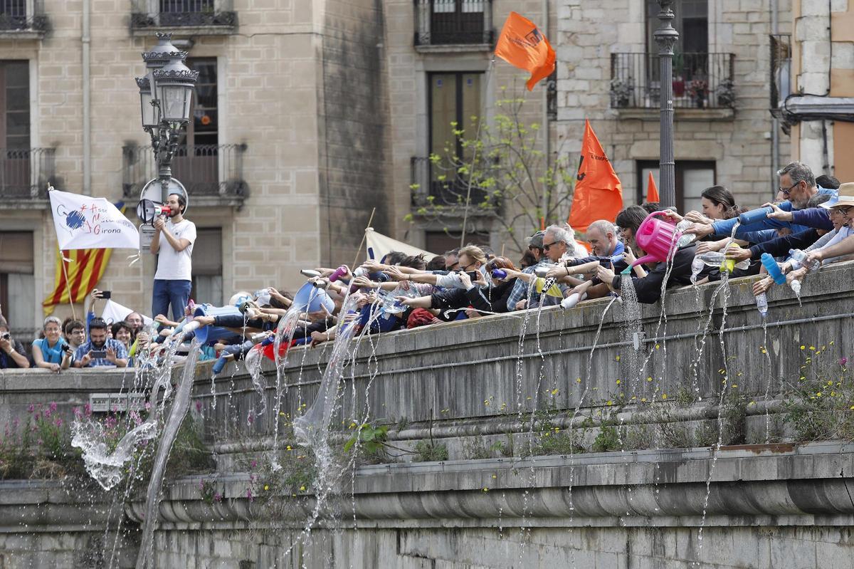 Les millors imatges de la palanganada del Pont de Pedra