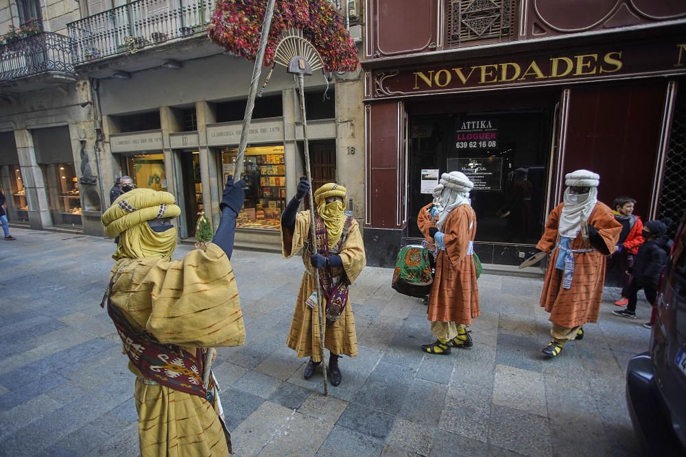 Els patges reials porten la màgia als barris de Girona