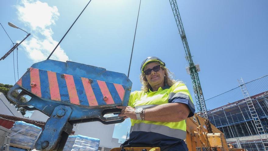 María Pérez Sosa, primera mujer gruista de España: "No ha sido fácil, pero soy una guerrera"