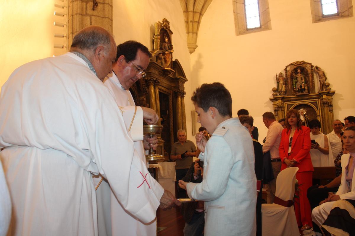 Los niños de Puebla reciben su Primera Comunión